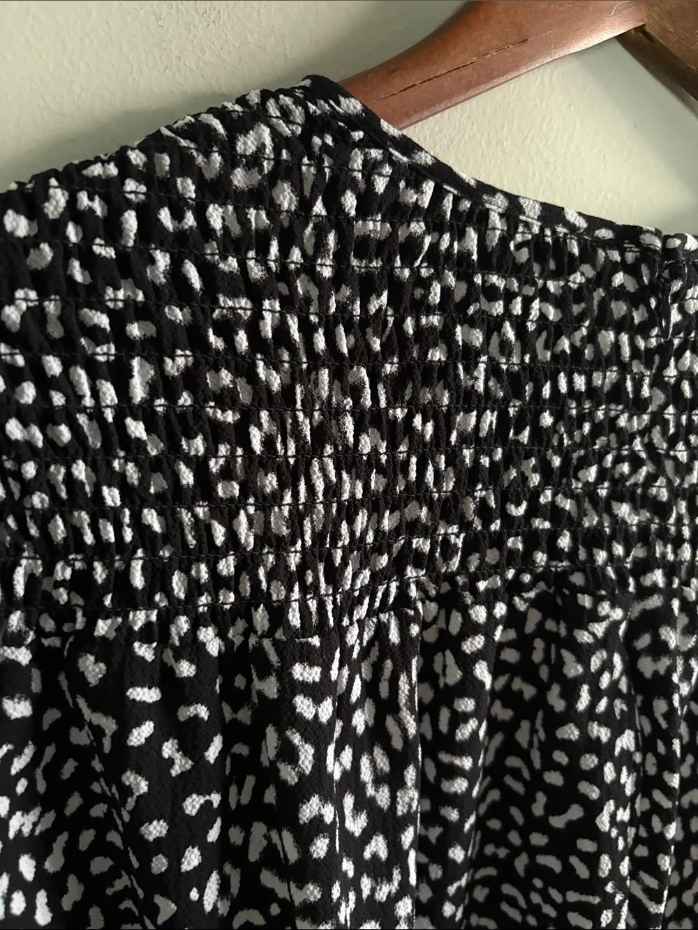 MICHAEL Michael Kors M Black White Animal Print Pleated 3/4 Sleeve Blouse